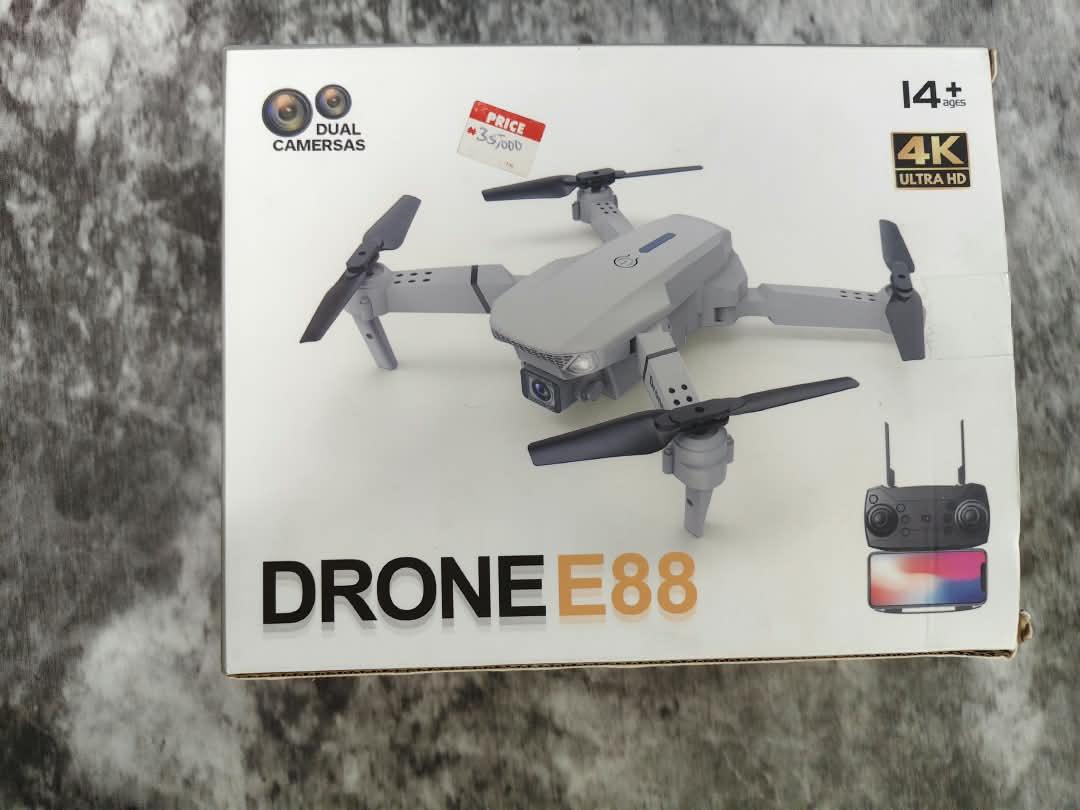 f11-foldable-4k-hd-camera-rc-quadcopter-nbk-out-009 E88 Foldable 4K Dual-Camera RC Quadcopter Drone with Controller - Image 1
