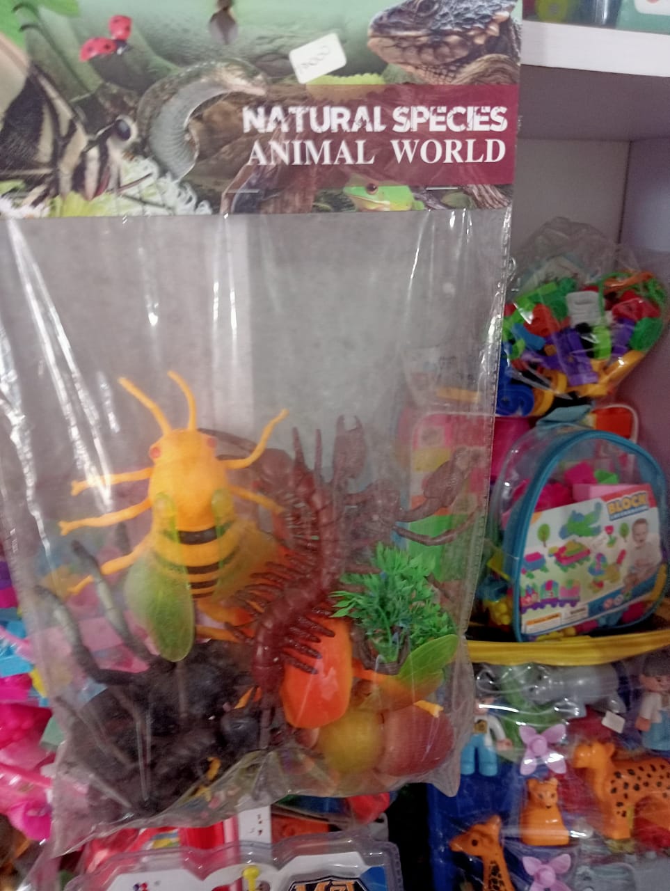 little-handyman-workbench-tool-kit-plays-nbk-hou-060 Natural Species Animal World Giant Insect & Reptile Figures Pack - Image 1